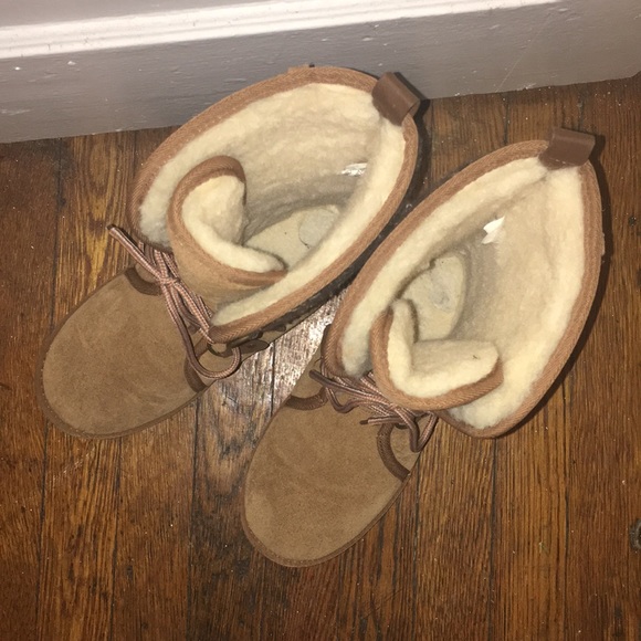 Canadian made genuine sheepskin & leather Boots - Picture 2 of 6